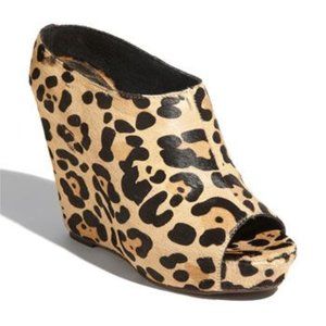 Steven by steve madden wauwi wedge slide leopard